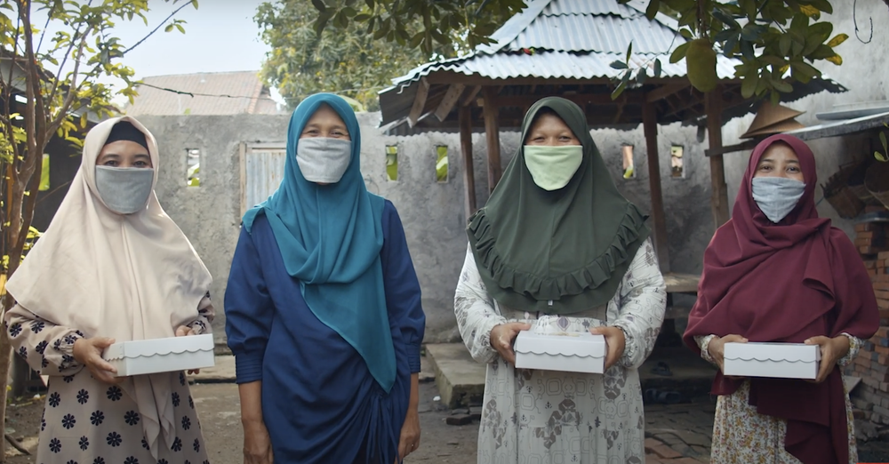 Video presenting the story of Indonesian entrepreneur Ibu Ida and how taking her food business online helped her grow sales.